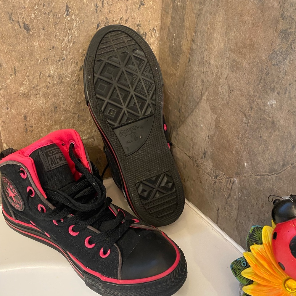 SOLD💥Converse Black & Pink High Top Sneakers 7 W, 5 kids